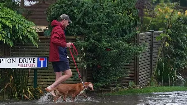 Marea Britanie a fost lovita de ploi puternice si in unele zone sunt inundatii