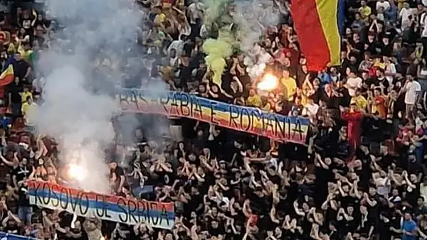 Meciul Romania-Kosovo, intrerupt o ora. O grupare a fanilor romani a afisat mesajul "Kosovo este Serbia"