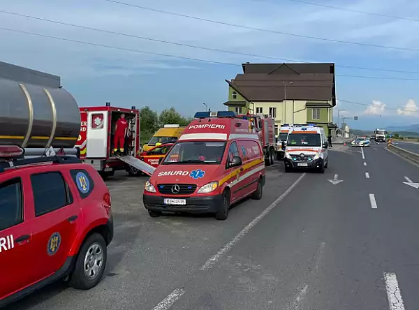 Microbuz cu 11 elevi, implicat intr-un accident pe DN 1, in Sibiu. A fost activat Planul Rosu de Interventie
