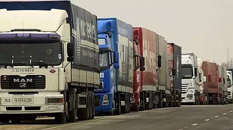 Migranti ascunsi intr-un camion cu calorifere, prinsi cand incercau sa intre ilegal in Romania