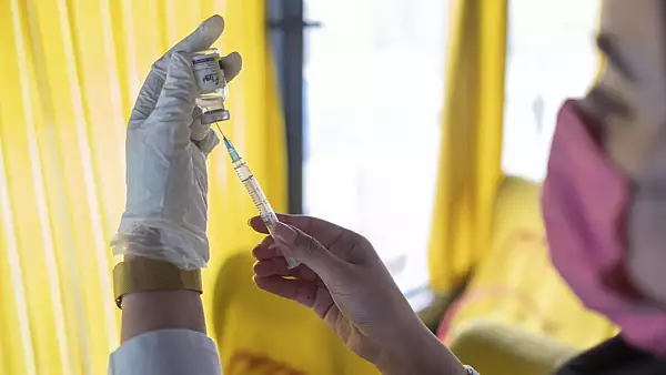 Milioane de vaccinuri anti-Covid, in drum spre Romania. Chiar daca nu le mai folosim, ramanem cu banii luati 