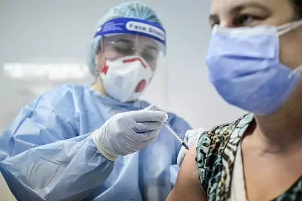 Ministrul interimar al Sanatatii anunta ca vaccinarea anti-COVID cu a treia doza va incepe "categoric" in aceasta toamna, in Romania