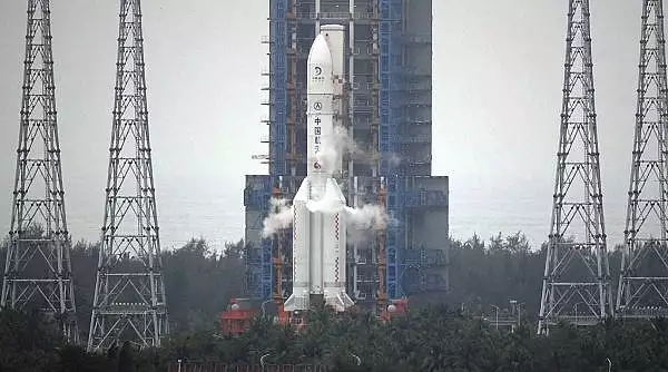 Misiune spatiala istorica, lansata de China. Nava care va prelua mostre de pe partea ascunsa a Lunii 