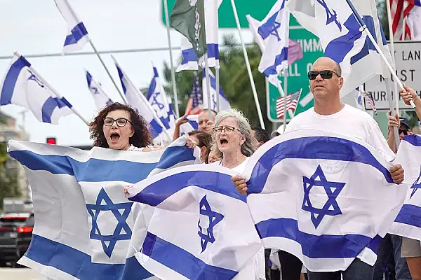 Miting pe Calea Victoriei, in semn de sustinere pentru cetatenii israelieni tinuti prizonieri in Fasia Gaza 