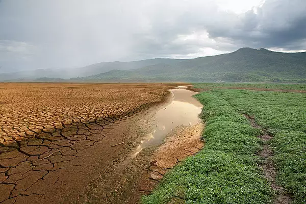 Mituri si mistere meteo - De ce nu putem spune daca va fi zapada de Craciun in 2023, dar putem estima cum se va schimba clima Romaniei spre 2100