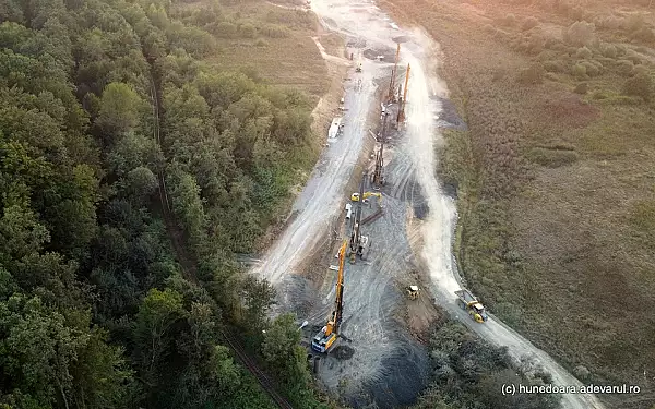 Mobilizare pe santierul Autostrazii cu tuneluri din vest. Este atacat sectorul ecoductelor: ,,Se lucreaza zi si noapte"