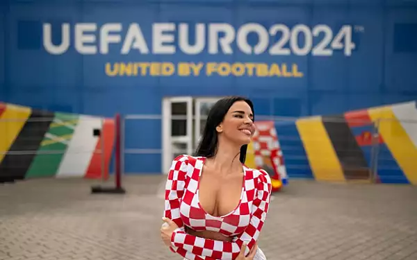 Modelul croat Ivana Knoell anunta ca va fi in tribune la meciul cu Spania, de la Euro 2024: ,,Hotel invechit, piscina inchisa, poate pe stadion va fi bine"
