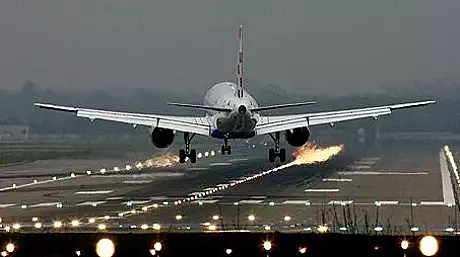 Momente de groaza pe Aeropotul Ataturk, din Istanbul. Motorul unui avion a luat foc la decolare