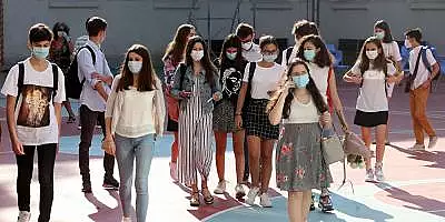 Monica Anisie, despre masurile sanitare din scoli: Elevii care isi dau masca jos la scoala risca sa li se scada nota la purtare
