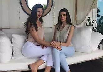 Monica si Ramona Gabor, revedere emotionanta in Dubai! Cum au petrecut surorile in ,,Capitala luxului" / FOTO