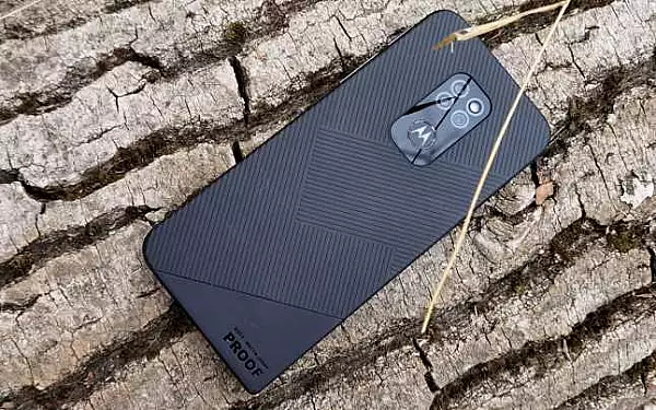 Motorola Defy (2021), smartphone rezistent pe care il poti spala sau  dezinfecta [TECH REVIEW]
