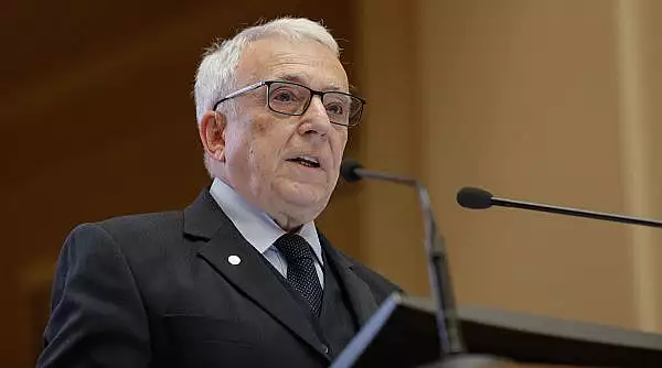 Mugur Isarescu: "Romanii au cunostinte insuficiente in domeniul financiar"