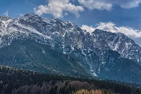 Muntii Bucegi - de la ce vine denumirea, unde sunt pozitionati. Curiozitati despre Muntii Bucegi