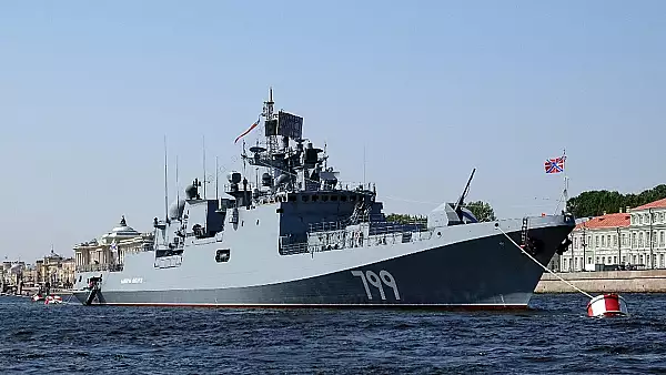 Nava miliara ruseasca, lovita de ucraineni langa Insula Serpilor. Operatiune masiva de salvare (SURSE/FOTO)