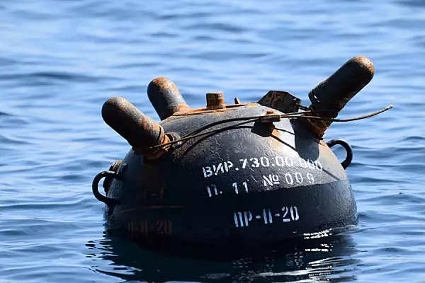 Nava romaneasca, grav avariata dupa ce a lovit o mina pe care trebuia sa o neutralizeze