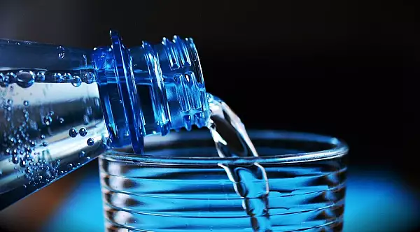 Nestle a distrus o parte din productia de apa minerala Perrier ,,in mod preventiv"