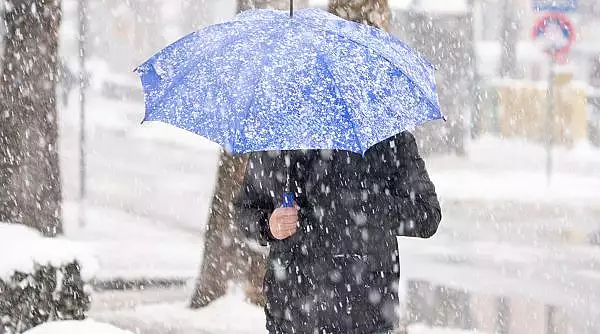 Ninsori, vant puternic, ploi torentiale si viscol in tara, in acest weekend. Si in Bucuresti vor cadea primii fulgi de nea