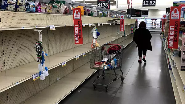 Ninsorile abundente si tulpina Omicron, golesc rafturile supermarketurilor din SUA 