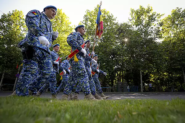 Noua strategie de aparare a tarii ar trebui sa cuprinda la riscuri si amenintari atacarea Romaniei si sa pregateasca tara pentru razboi