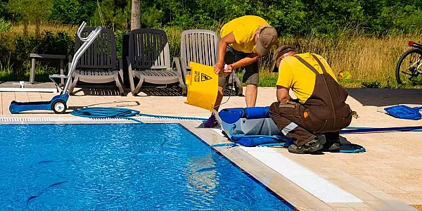 Nu mai folosi clor in piscina! Cele 3 sisteme care te scapa de chimicale in intretinerea piscinei, explicate de HydroSpa.ro