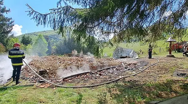 O biserica din Alba a ars pana la temelie, chiar in prima zi de Paste
