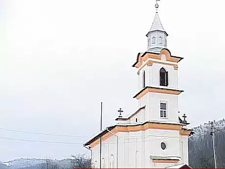 O biserica veche de 150 de ani, incendiata de satanisti