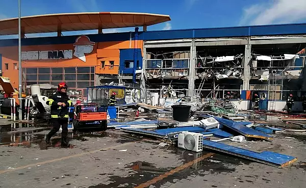 O comisie a Inspectiei Muncii, trimisa pentru a ancheta explozia de la magazinul Dedeman din Botosani