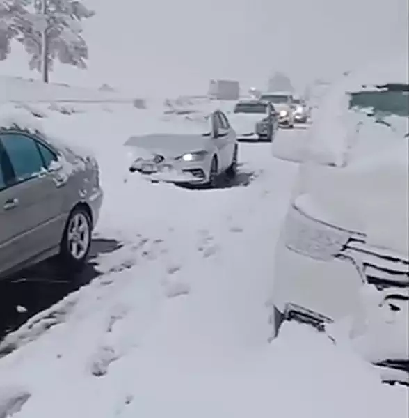 O femeie de 39 de ani a murit inghetata in Africa de Sud, unde zapezile au ajuns la doi metri. VIDEO