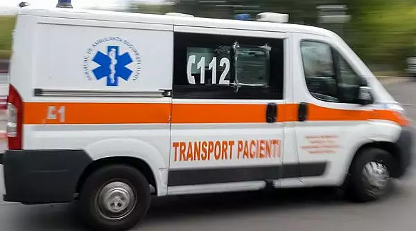 O femeie din Timisoara a supravietuit dupa ce a cazut de la etajul 10. A fost dusa la spital pentru ingrijiri medicale