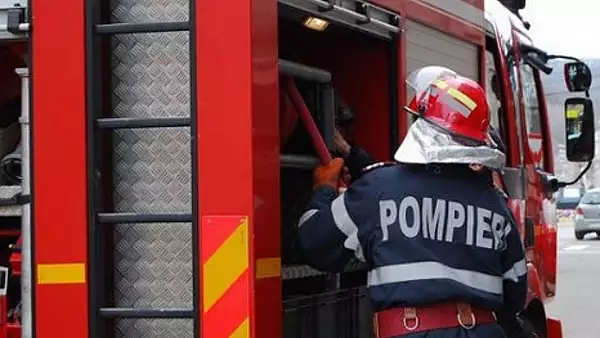 O locomotiva cu abur a luat FOC in gara Brasov! Intervin pompierii - Momente de panica
