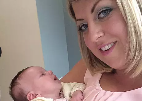 O mama si-a sarutat bebelusul pe buze. Ce a urmat a terifiat-o. "Niciun parinte sa nu mai faca asta"