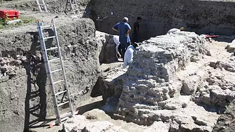 O manastire veche de secole a fost descoperita de arheologi in Romania 