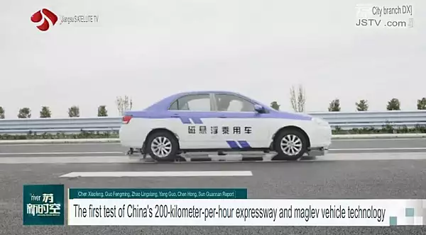 O masina Maglev, testata pe o autostrada din China