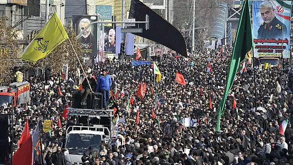 O multime uriasa s-a adunat la Teheran pentru a-i aduce un ultim omagiu fostului presedinte iranian - FOTO GALERIE