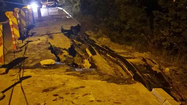 O noua alunecare de teren, pe o strada din Cluj-Napoca de aceasta data. O strada s-a surpat pe o lungime de 20 de metri
