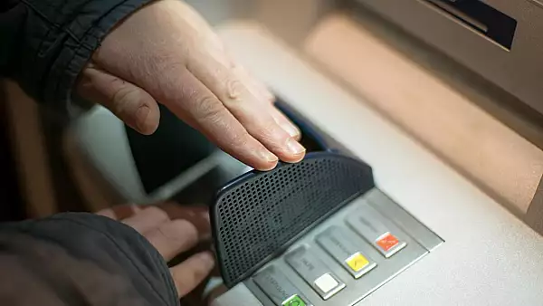 O noua metoda de inselaciune la bancomat. Inventivitatea hotilor a uimit politistii