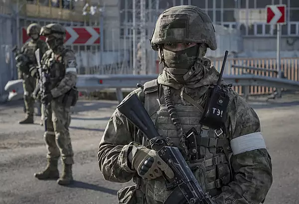 O noua unitate a armatei ruse, observata transferand echipament militar langa granita cu Ucraina