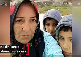 O romanca si copiii sai au ramas pe strazi, dupa cutremurele puternice din Turcia. Femeia doarme cu cei doi fii pe camp sau in parcari