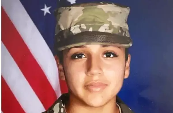 O tanara a recunoscut ca si-a ajutat iubitul sa ascunda cadavrul unei femei soldat pe care a ucis-o in SUA