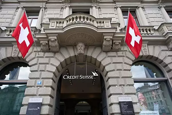 O tranzactie uriasa menita sa calmeze criza din sistemul bancar: gigantul financiar UBS, in discutii pentru a cumpara Credit Suisse