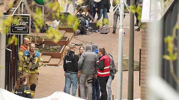Ostaticii luati intr-o cafenea din Olanda au fost eliberati. Politia a arestat un suspect: numar impresionant de forte de ordine la fata locului VIDEO