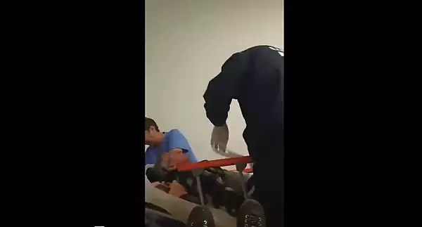 Pacientul din Braila, legat de pat si umilit de un paznic si o infirmiera, a murit. ,,Trebuia sa va duca la nebuni" VIDEO