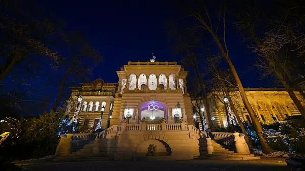Palatul Cotroceni, iluminat in turcoaz pentru a marca Ziua Internationala de Constientizare a Bolii Batten
