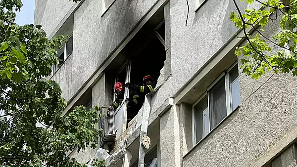 Panica in centrul Iasiului, dupa explozia unei TROTINETE electrice. Un apartament a luat foc, zeci de oameni evacuati - FOTO