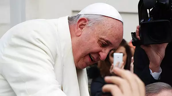 Papa Francisc avertizeaza asupra unui nou conflict global: ,,Suntem pe punctul de a distruge lumea. Opriti razboaiele cat mai este timp!"