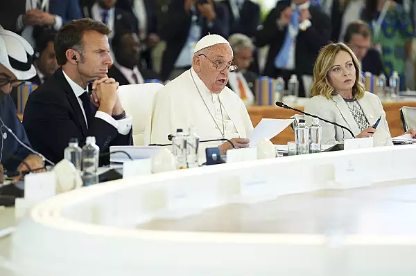 Papa Francisc participa pentru prima data la un summit al G7