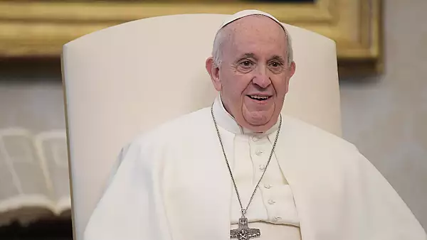 Papa Francisc s-a vaccinat cu doza trei anti-COVID