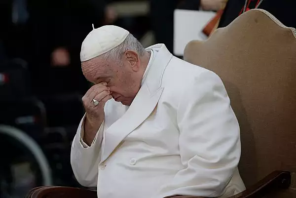 Papa Francisc si-a anulat toate audientele de vineri din cauza unei stari febrile