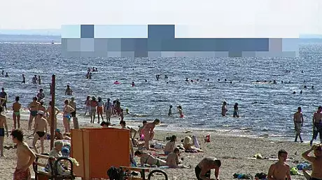 Parea o zi normala la plaja, dar, cand turistii au privit in larg, s-au ingrozit!