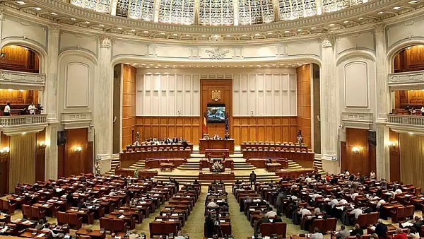 Parlamentul, convocat in sesiune extraordinara: Motiunea de cenzura impotriva Guvernului, prezentata joi, in plenul reunit